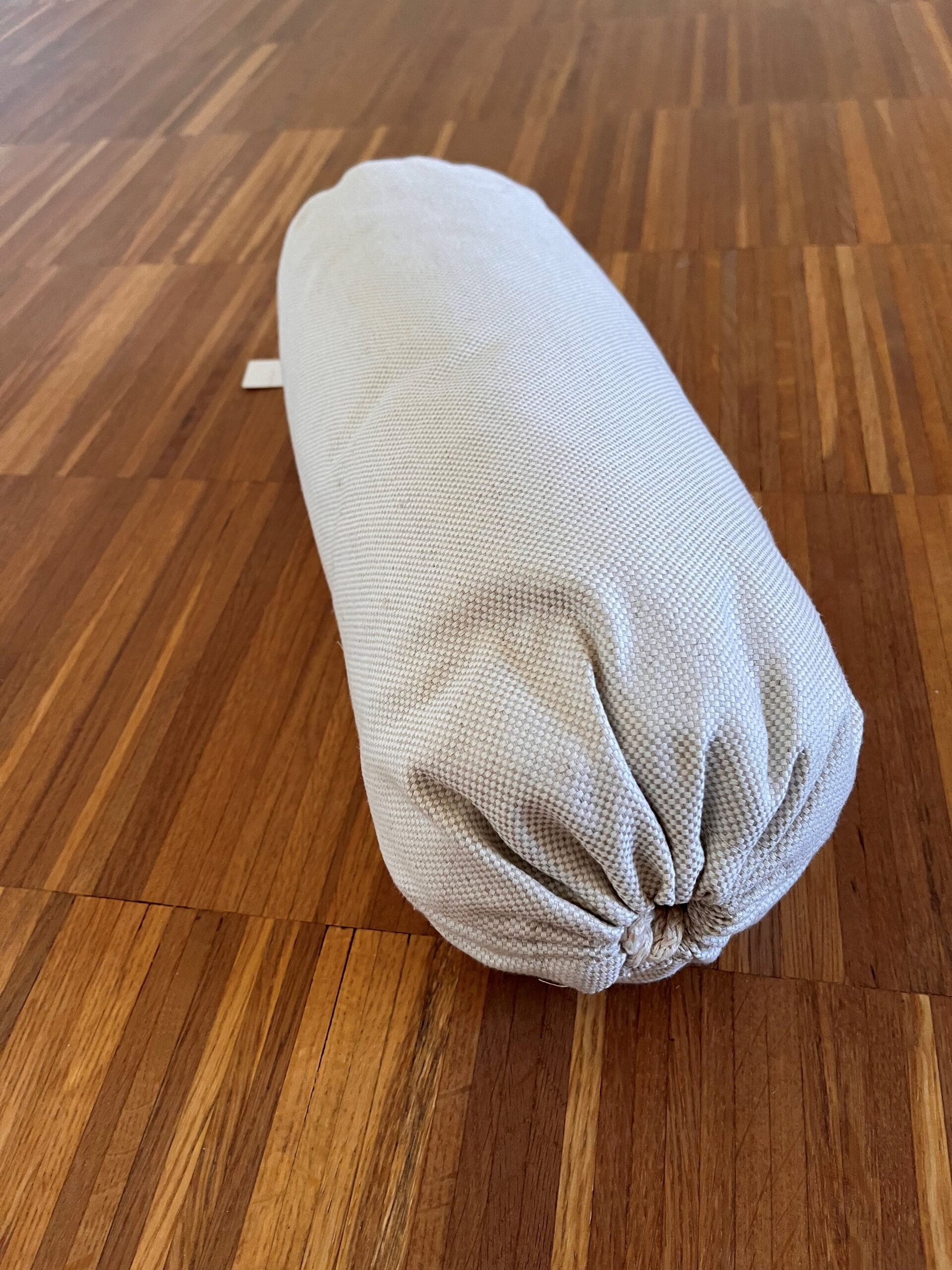 Made at Benediktushof: Die Nackenstützrolle